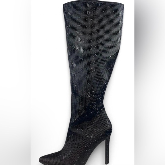 Black Heeled Boots Sleek and Stylish - Picture 1 of 2